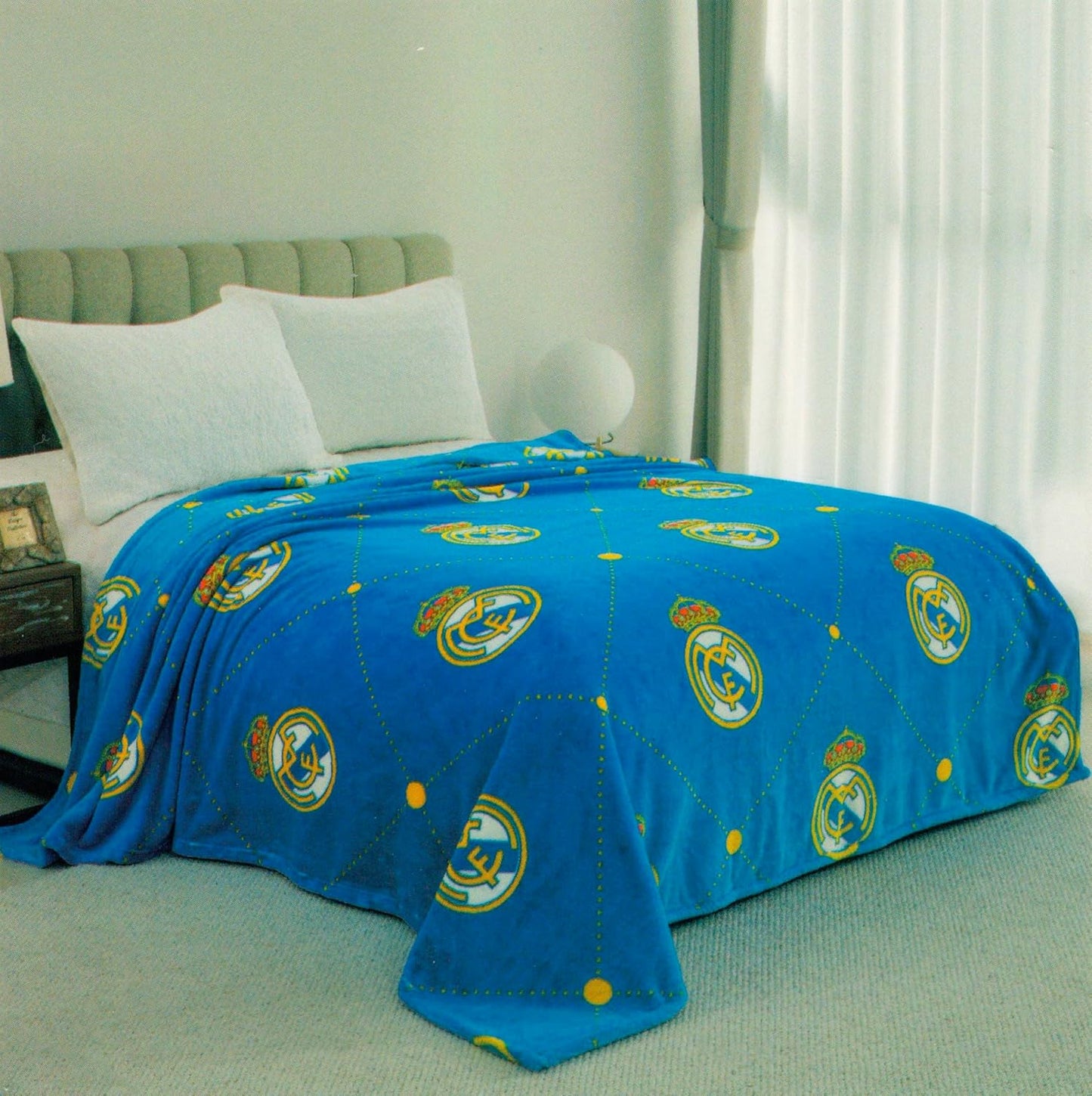 Real Madrid 2 Ply (Supersoft Fleece) Thick Queen Size Blanket With Sherpa Lining