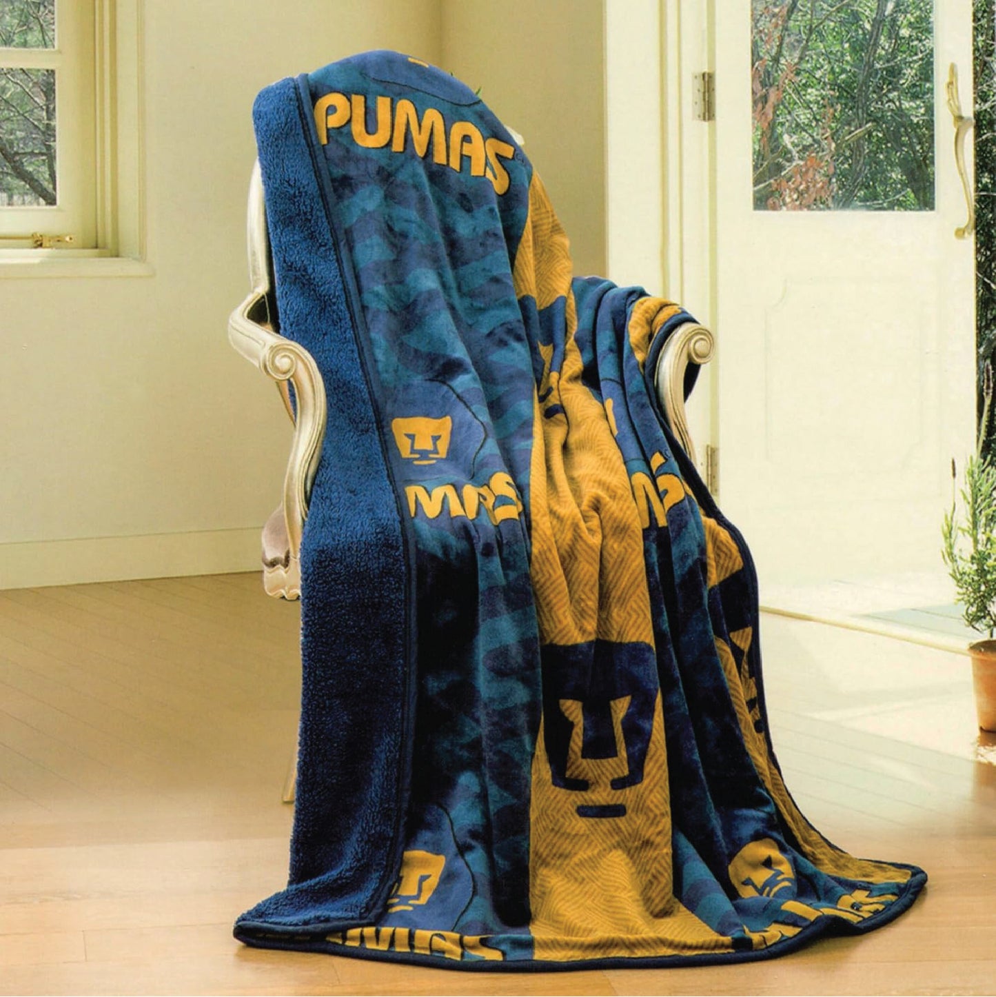Pumas 2 Ply (Supersoft Fleece) Thick Throw Blanket With Sherpa Lining 50x60