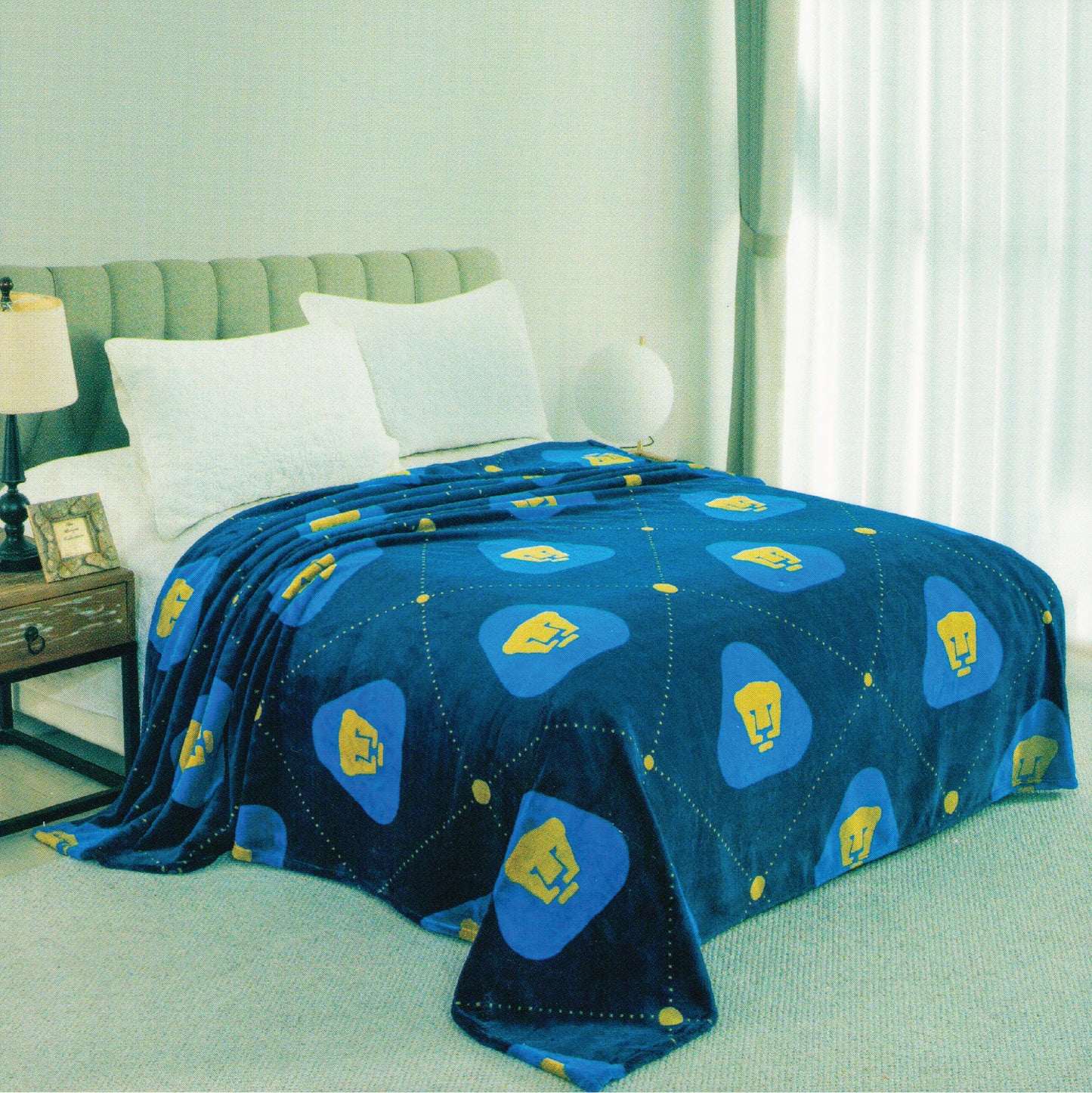 Pumas 2 Ply (Supersoft Fleece) Thick Queen Size Blanket With Sherpa Lining